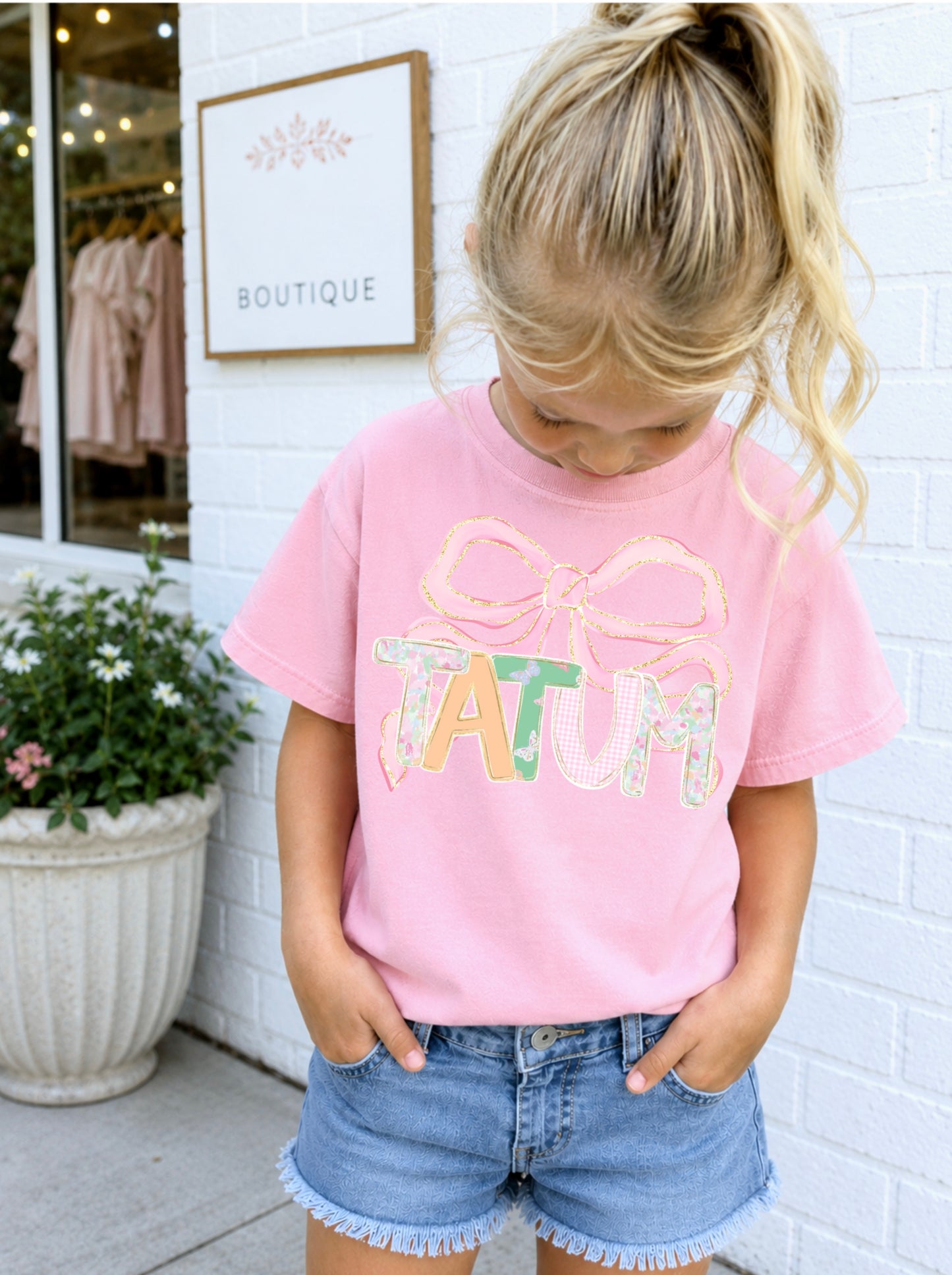 Pink bow 🎀 custom name T-shirt or sweatshirt