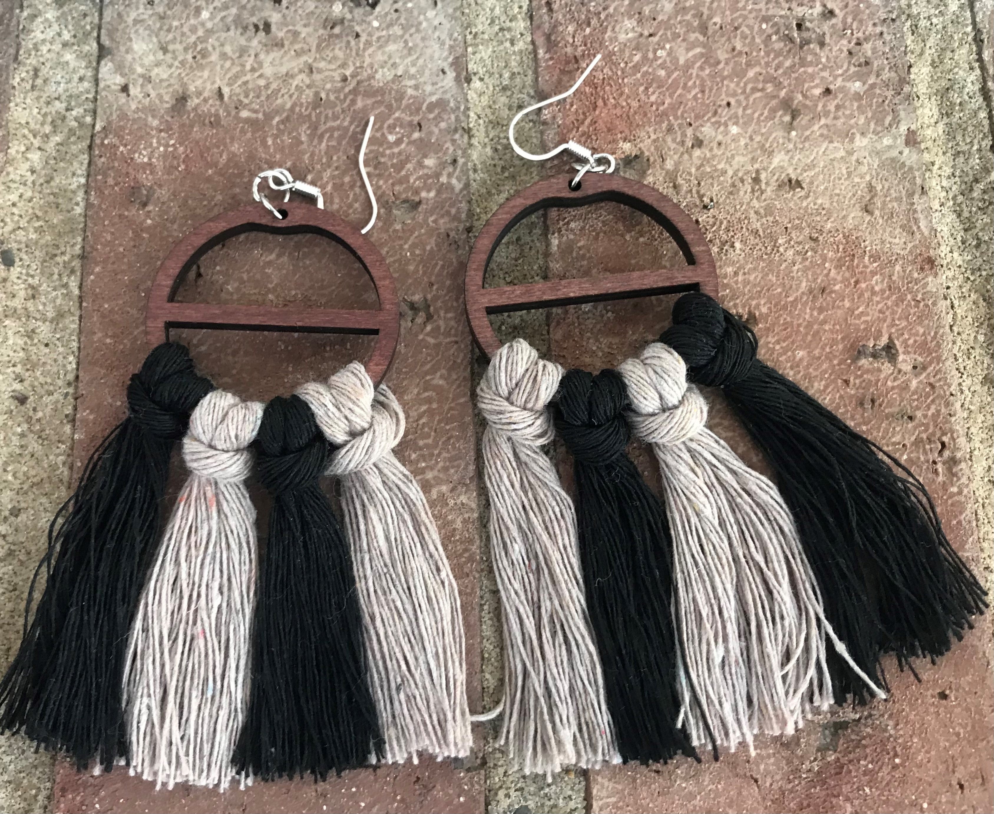 Macrame black/beige earrings