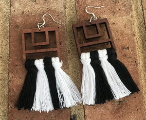 Macrame Black/white earrings